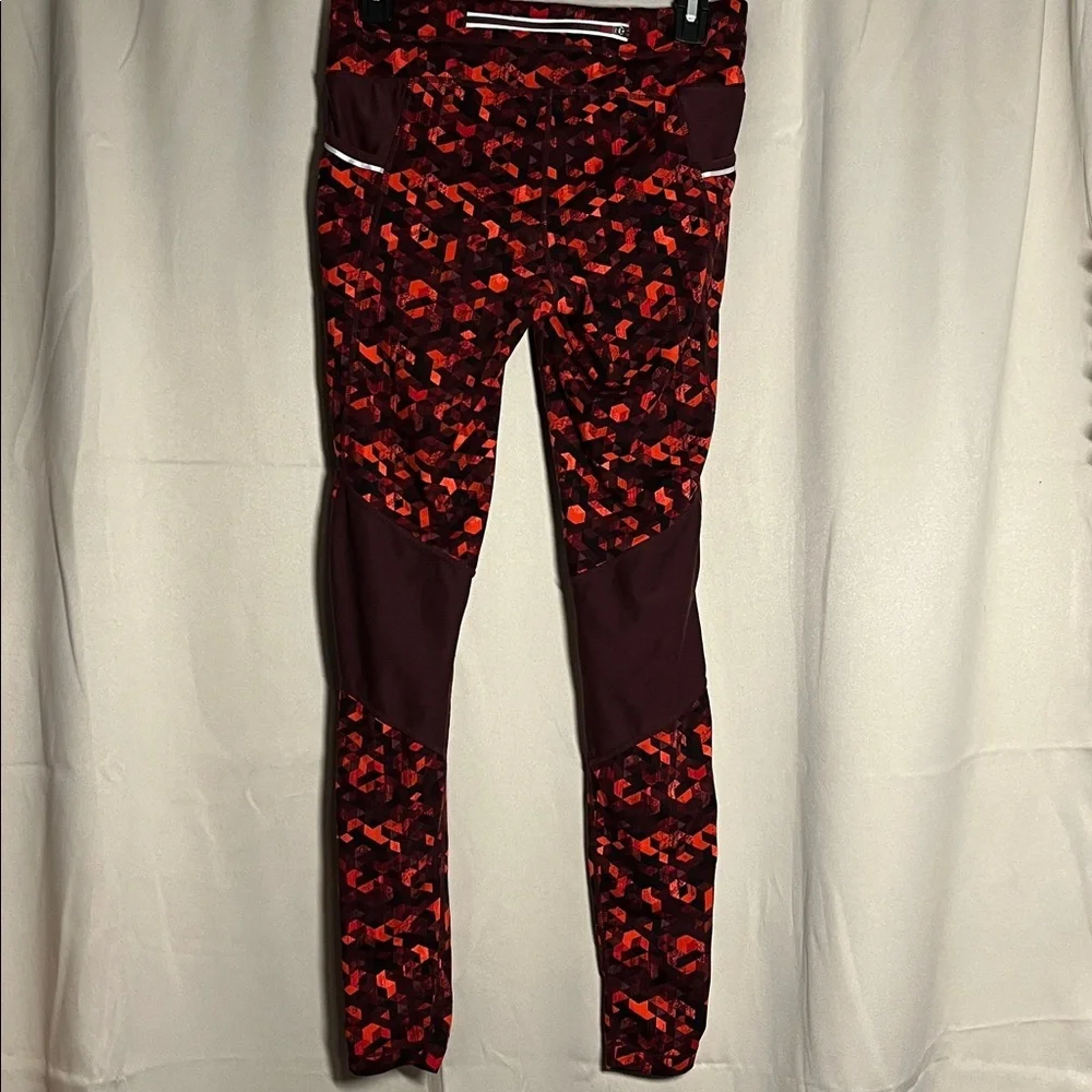 Athleta Be Free Tight Leggings Geometric Pattern‎ Red Burgundy Small